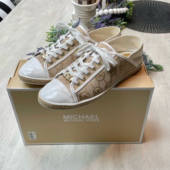 Michael Kors Kristy Slides 🤎 - Picture 6 of 11